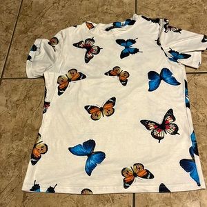 Beautiful blouse with butterflies prints 35% polyester and 65% cotton